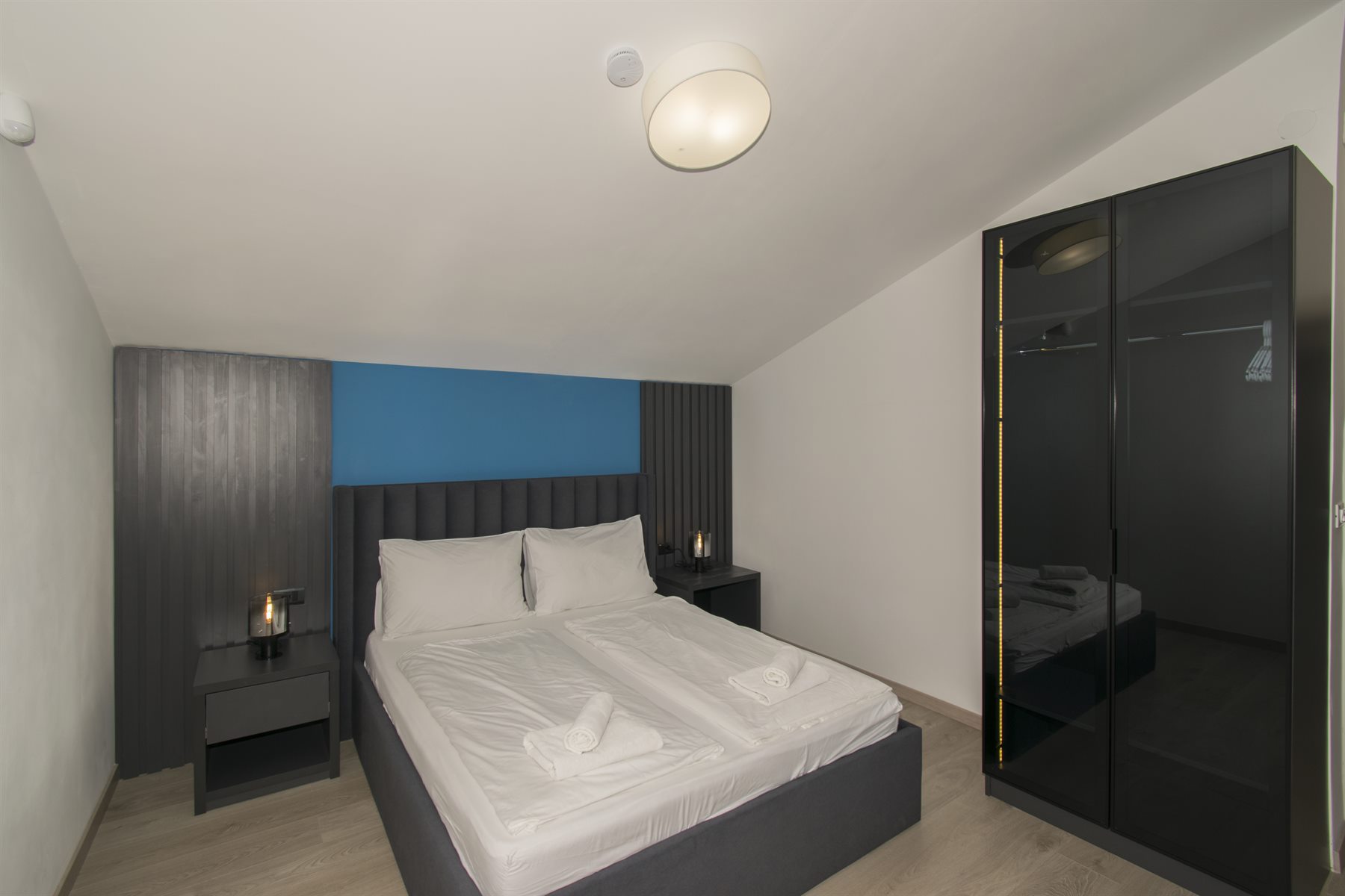 Deluxe Double Room s bračnim krevetom i ormarom